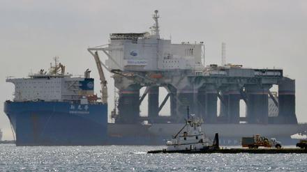 Das Schwerlastschiff „Xin Guang Hua“ ist Ende Februar zu seiner Reise über den Pazifik ausgelaufen. Geladen hat es die Startplattform „Odyssey“.
