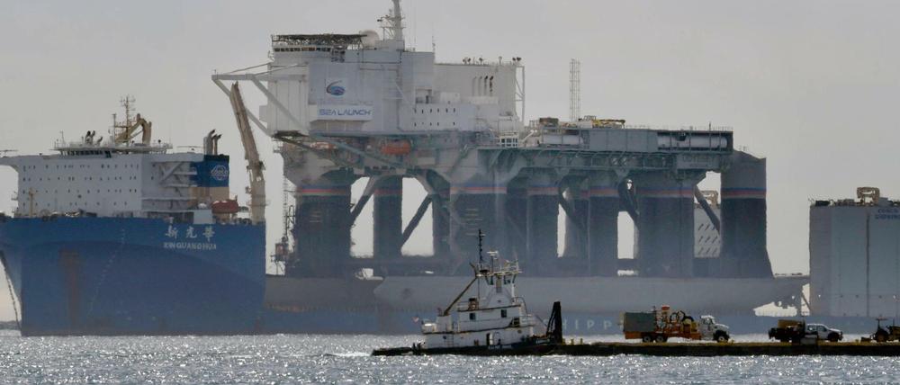 Das Schwerlastschiff „Xin Guang Hua“ ist Ende Februar zu seiner Reise über den Pazifik ausgelaufen. Geladen hat es die Startplattform „Odyssey“.