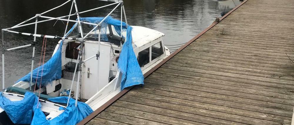 Schrottboote in Spandauer Kanal.