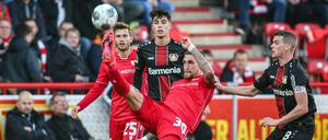 Auf Wiedersehen. Erst vor zweieinhalb Wochen trafen Union (vorne Robert Andrich) und Leverkusen in der Liga aufeinander. 