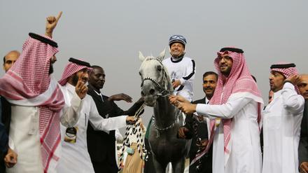 Das hat sich gelohnt. Roberto Perez hat das Zwölf-Millionen-Rennen von Riyadh gewonnen.