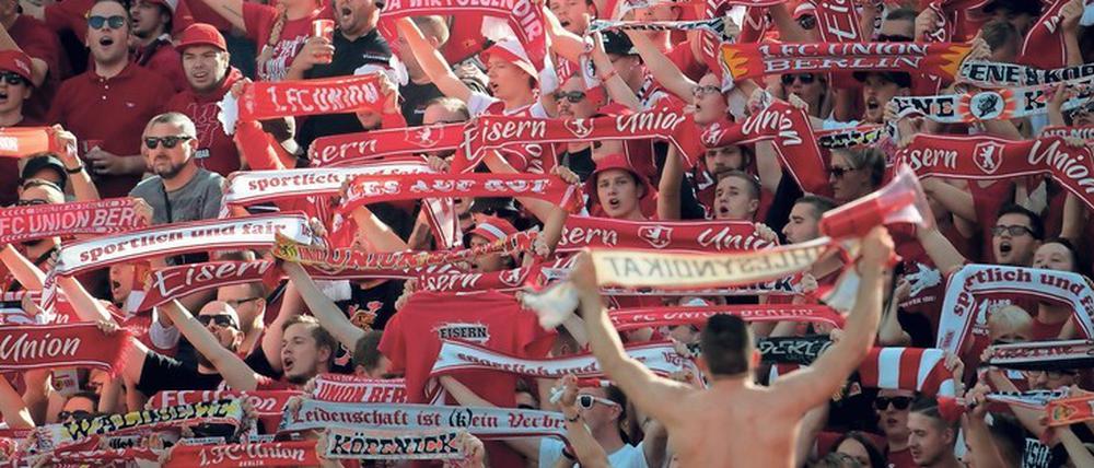 Zwischen leidenschaftlich und feindschaftlich. Einige Union-Fans fremdeln mit der fremdsprachigen Anhängerschaft.