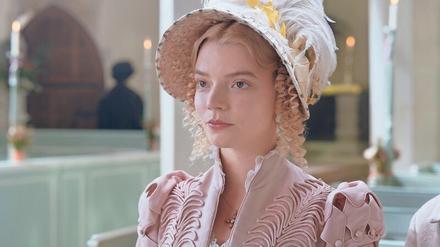 Bachelorette: Emma Woodhouse (Anya Taylor-Joy) stiftet gerne Ehen.