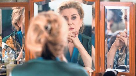 Filmdiva Catherine Deneuve spielt eine französische Filmdiva. 