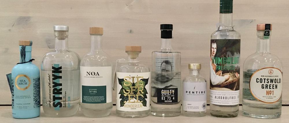 Sie dürfen sich nicht "alkoholfreier Gin" nennen, sind aber zum Mischen mit Tonic gedacht - acht alkoholfreie Destillate im Genuss-Check