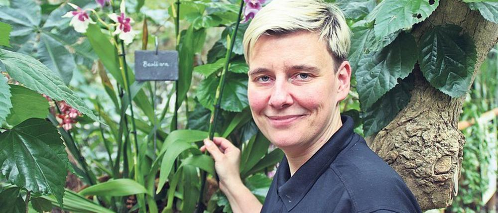 Täglich im Grünen. Ivonne Bartsch-Kiesant mag alles, was hier wächst. Natürllich auch die tausend Orchideen, die jetzt Saison haben.