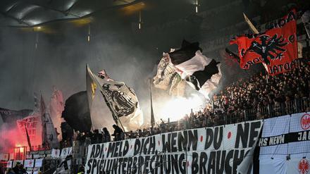 Auch beim Pokalspiel in Frankfurt gab es Kritik am DFB.
