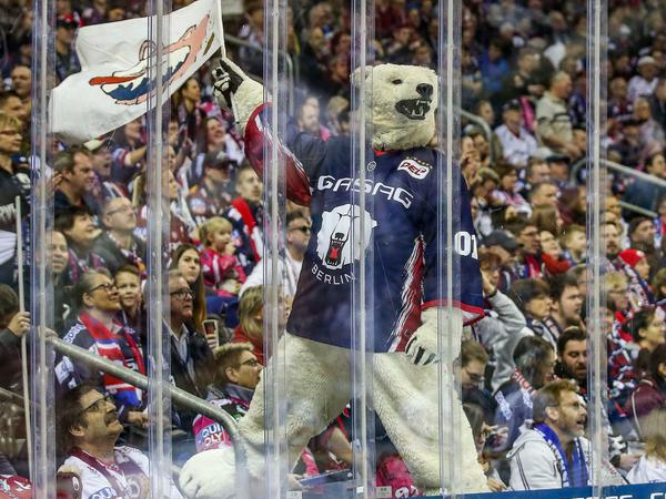 Beste Unterhaltung: Die Eisbären Berlin machen ihre Arena regelmäßig voll.