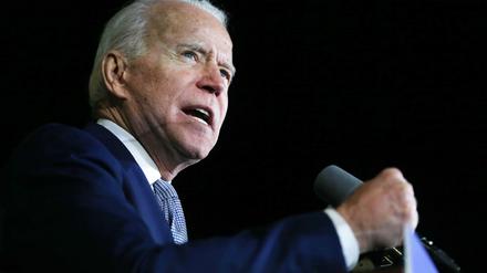 Joe Biden ist auf einmal wieder voll da. In Los Angeles spricht er am Abend zu seinen Anhängern. 