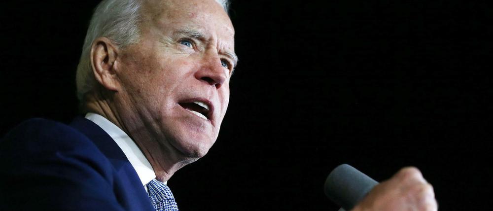Joe Biden ist auf einmal wieder voll da. In Los Angeles spricht er am Abend zu seinen Anhängern. 