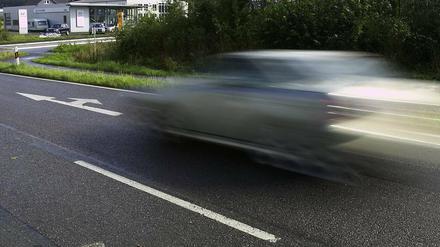 Leider kein seltenes Bild: Raser im Straßenverkehr. (Symbolfoto)