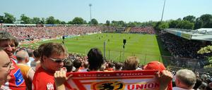 Open Air. Das Stadion vor dem Neubau der Tribünen im Jahr 2008.