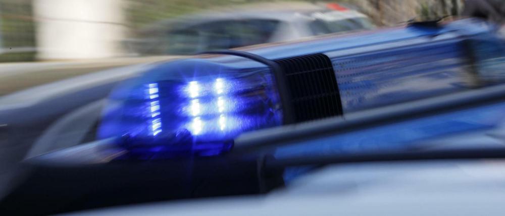 Polizei mit Blaulicht (Symbolbild).