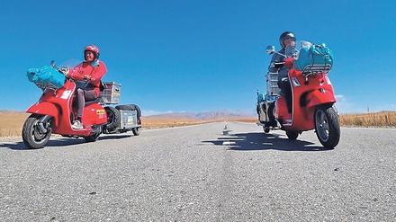 Vespa statt E-Roller. Von der Stadt der Currywurst reisten die Österreicher ein halbes Jahr lang ins Land des Currys. 