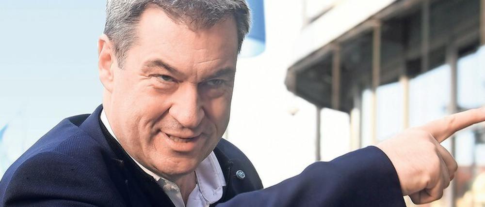 Zeigt, wie es geht: Mit Geld und anderen Zusagen hat Markus Söder die IAA nach München geholt. Foto: Christof Stache/AFP