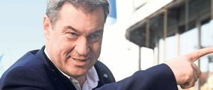 Zeigt, wie es geht: Mit Geld und anderen Zusagen hat Markus Söder die IAA nach München geholt. Foto: Christof Stache/AFP