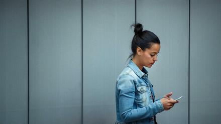 Berlins Staatssekretärin Sawsan Chebli wird immer wieder beleidigt und bedroht.