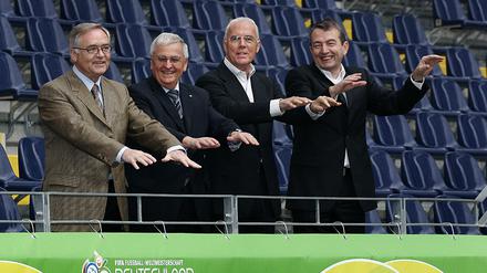 Sollen sich stellen: Horst R. Schmidt (l.), Theo Zwanziger (2.v.l.) und Wolfgang Niersbach (r.).