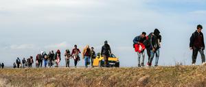 Migranten in der Nähe des Grenzüberganges in Edirne, Türkei.