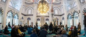 Mit mehr Sicherheitskräften sowie sicheren Türen und Fenstern sollen Moscheen in Berlin geschützt werden.