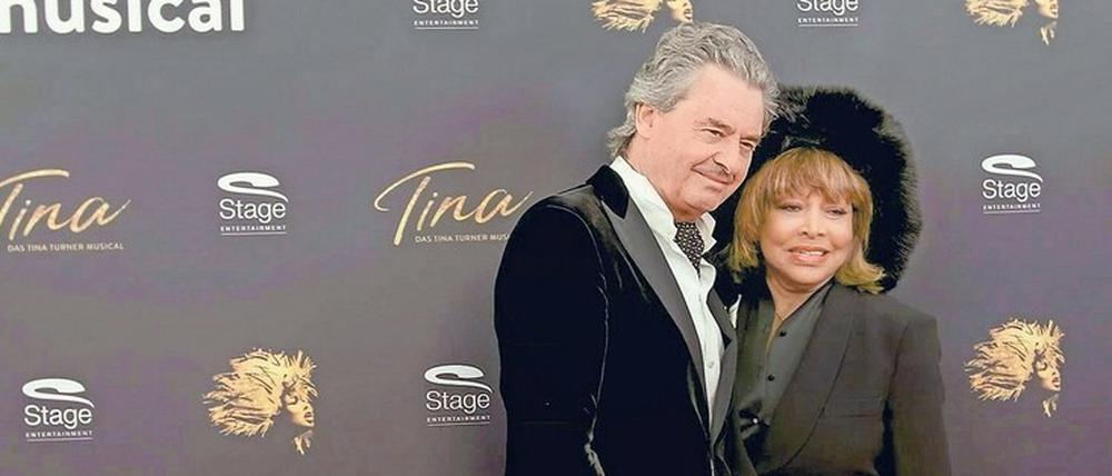 Befreiung nach den Jahren mit Ike. Tina Turner und Ehemann Erwin auf dem roten Teppich zum Tina-Turner-Musical in Hamburg. 
