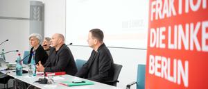 Fraktionsvorsitzender Udo Wolf (2.v.r) neben seiner Co-Vorsitzenden Carola Bluhm (l-r), Katina Schubert und Klaus Lederer.