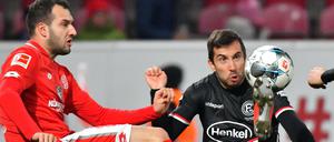 Verbissener Kampf. Mainz und Düsseldorf schenkten sich am Sonntagabend nichts.