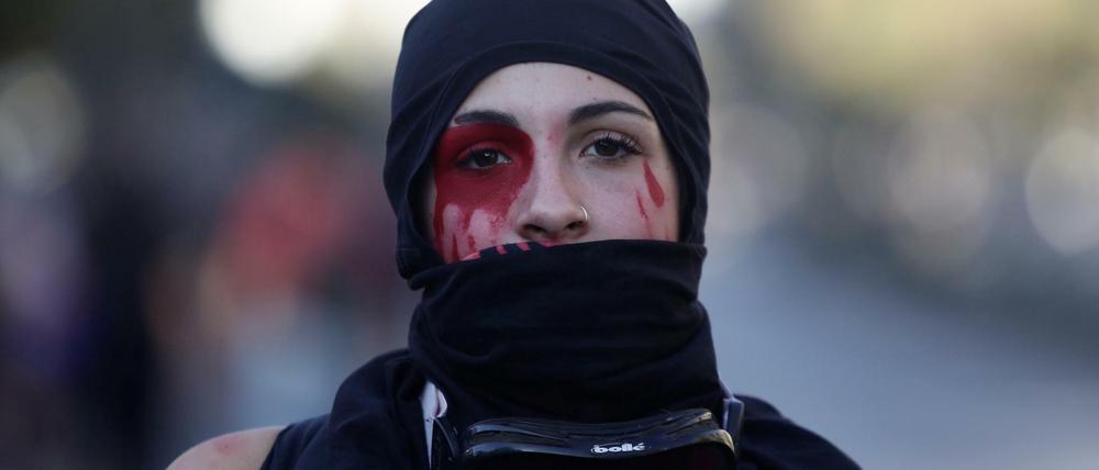 Eine Demonstrantin am Internationalen Frauentag in Santiago de Chile.