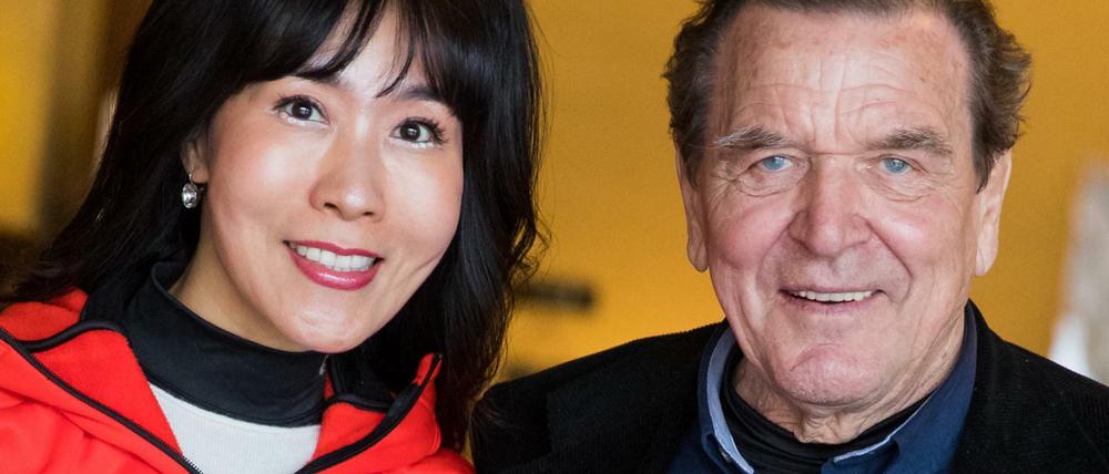 Für „Germany“ und die SPD nur das Beste: Gerhard Schröder (hier mit seiner Frau Soyeon Kim) schlug seiner Partei Kanzlerkandidaten vor. 