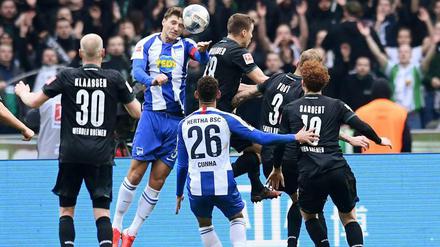 Immerhin. Hier trifft Niklas Stark per Kopf zum 1:2.