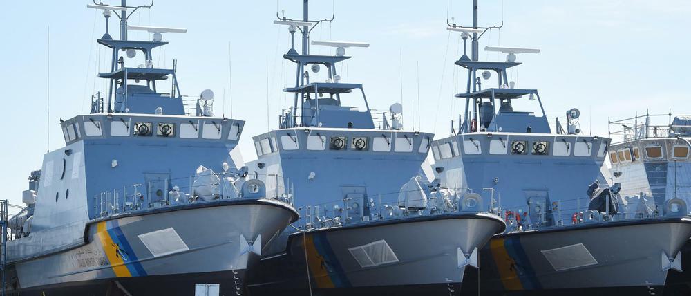 Wolgast: Patrouillenboote, die eigentlich für Saudi-Arabien bestimmt sind, auf dem Werftgelände der Peene-Werft.