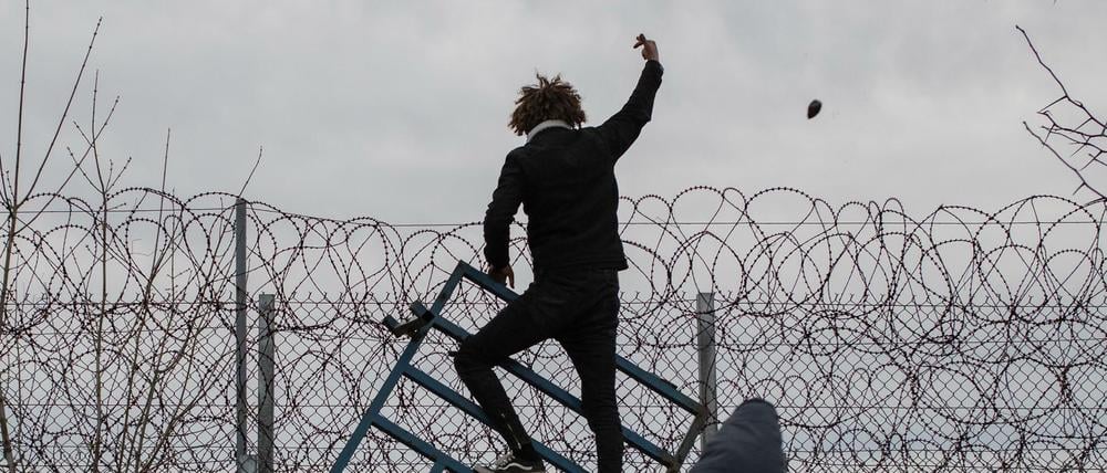 Auch Proteste helfen den Flüchtlingen zurzeit nicht, den Zaun zwischen der Türkei und Griechenland zu überwinden.