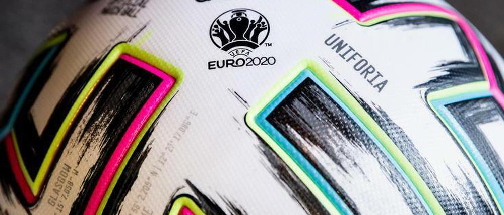 Rollt der Ball im Sommer bei der EM? Darüber muss die Uefa bald entscheiden.