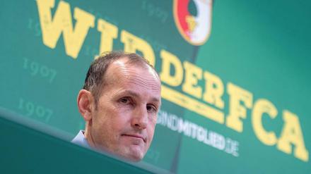 Heiko Herrlich hat dem Klassenerhalt mit dem FC Augsburg im Blick.