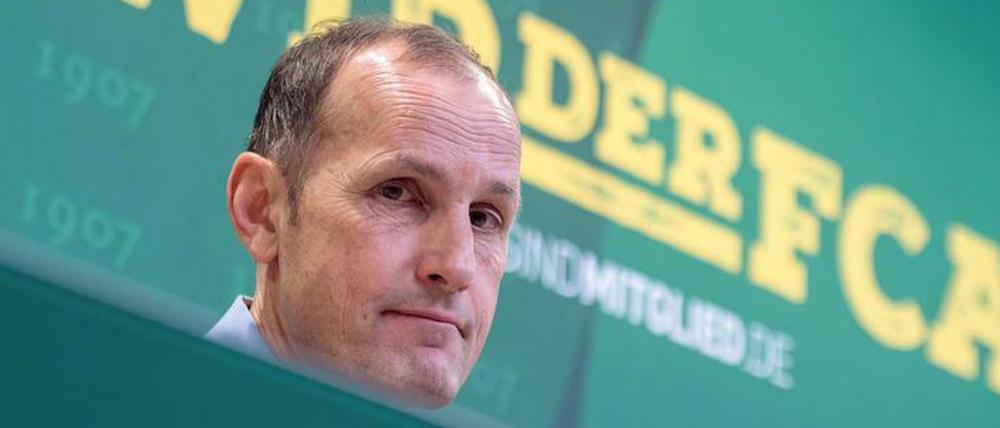Heiko Herrlich hat dem Klassenerhalt mit dem FC Augsburg im Blick.