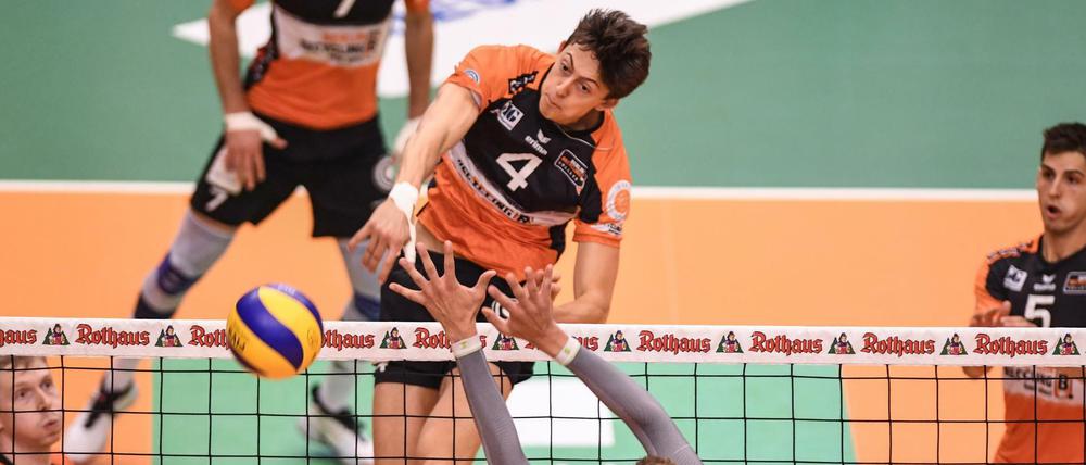 Die BR Volleys schmettern am Sonntag gegen Friedrichshafen vor leeren Rängen.