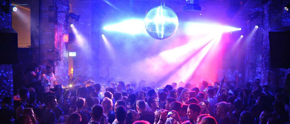 Das Schwuz ist der größte queere Club in Berlin.