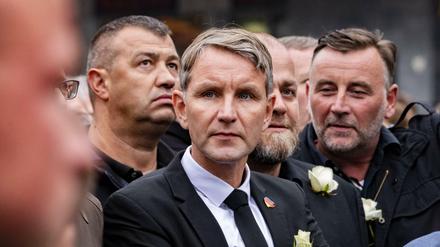 ´Björn Höcke (li.) mit Lutz Bachmann von Pegida im Jahr 2018 in Chemnitz.