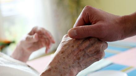 Hand in Hand. Die Gesellschaft organisiert sich in der Krise neu. 
