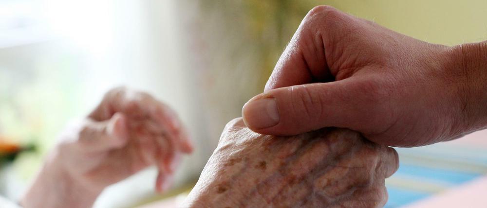 Hand in Hand. Die Gesellschaft organisiert sich in der Krise neu. 
