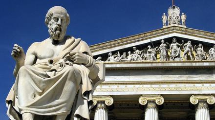 Der alte Meister. Der griechische Philosoph Platon als Statue in Athen.