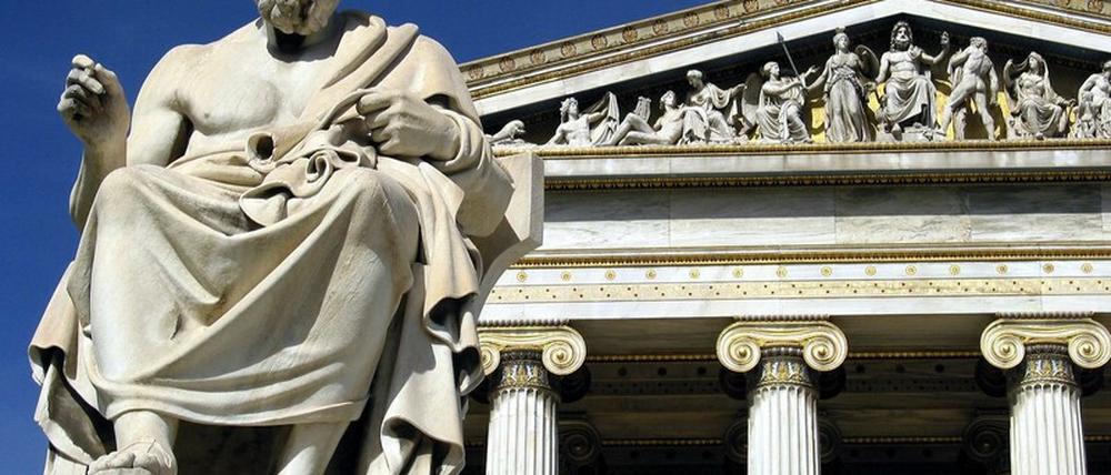 Der alte Meister. Der griechische Philosoph Platon als Statue in Athen. 