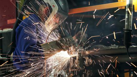 Seit rund anderthalb Jahren steckt die deutsche Industrie in der Rezession. Wegen des Virus ist kein Ende in Sicht. 