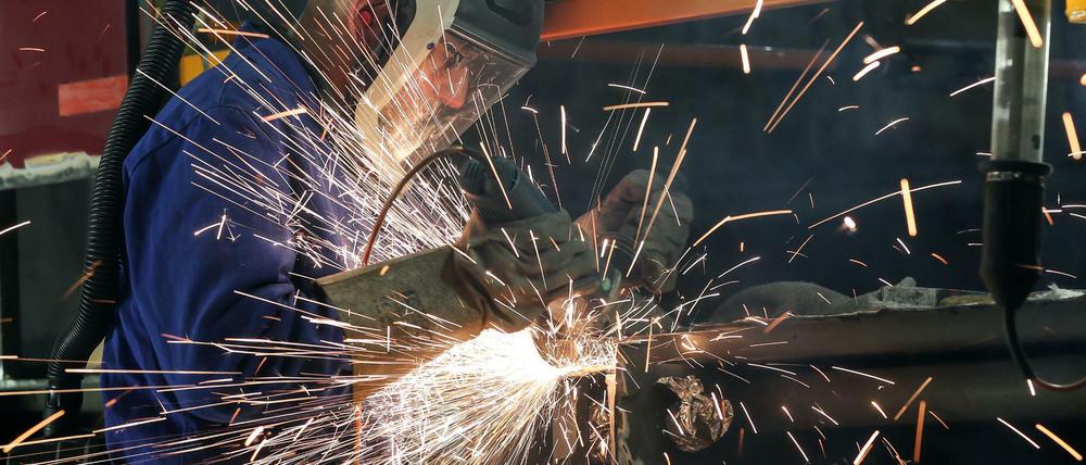 Seit rund anderthalb Jahren steckt die deutsche Industrie in der Rezession. Wegen des Virus ist kein Ende in Sicht. 