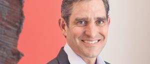 Auf Entdeckungsreise. Galerist Daniel McLaughlin.