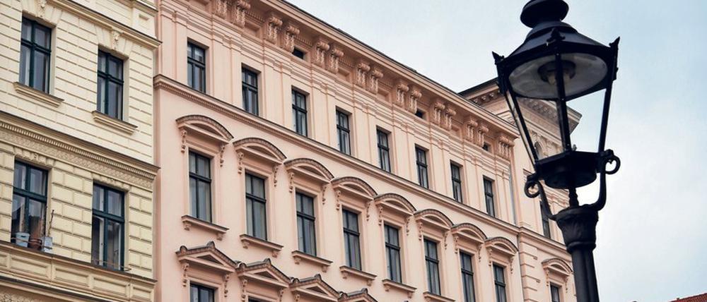 Umstrittenes Gesetz. Der Mietendeckel der rot-rot-grünen Koalition trat zum 23. Februar 2020 in Berlin in Kraft. CDU und FDP im Bundestag haben eine Normenkontrollklage dagegen angekündigt. 