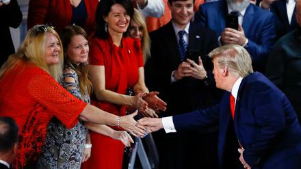 Bislang hat Trump nicht erkennen lassen, dass er in Massenveranstaltungen ein Problem sieht, hier ein Foto von vergangener Woche.