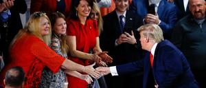 Bislang hat Trump nicht erkennen lassen, dass er in Massenveranstaltungen ein Problem sieht, hier ein Foto von vergangener Woche.