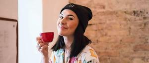 Der Punk unter den Baristas. Nicole Battefeld, 30, ist in ihrem Beruf vielfach ausgezeichnet. Kaffee ist ihre Welt. Und sie verrät gern, wo man ihn kaufen und wie man ihn aufbrühen sollte.