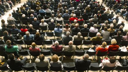Aktionäre der Deutschen Bank verfolgen im Mai 2019 die Hauptversammlung des Kreditinstitutes in Frankfurt am Main. Für Veranstaltungen dieser Art könnte es zukünftig digitale Alternativen geben.